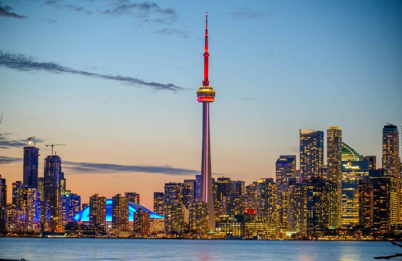 The CN Tower, Toronto: EdgeWalk, the Glass Floor and the Best Time to Go Up