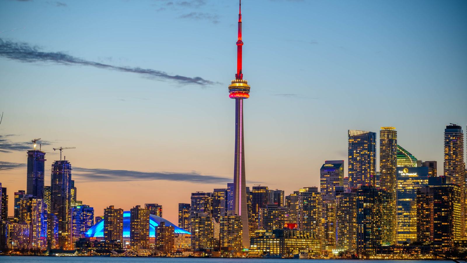 The CN Tower, Toronto: EdgeWalk, the Glass Floor and the Best Time to Go Up