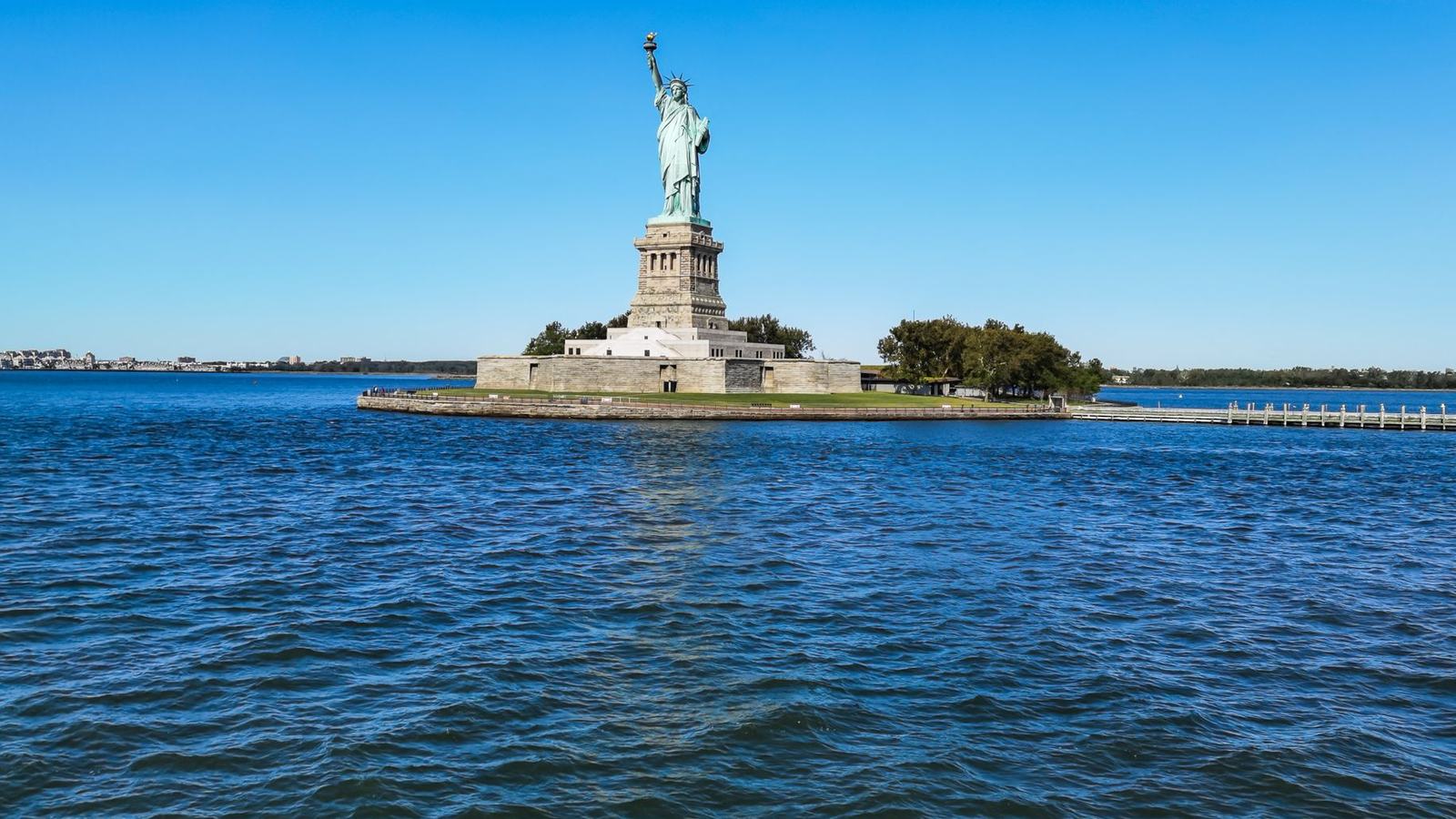 Statue of Liberty and Ellis Island: The Ferry, the Crown and the Museum That Surprises People