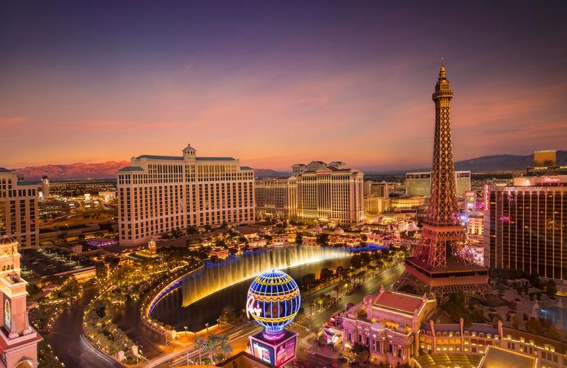 The Las Vegas Strip: Fountains, the Sphere, the High Roller and How to Walk It Without Melting