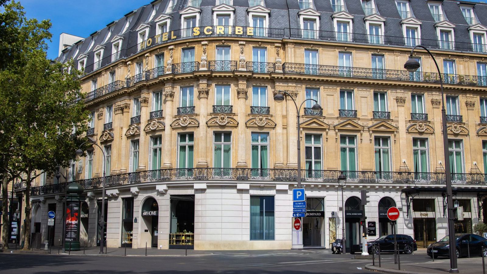 Best Hotels in Paris: The Palaces, the Boutiques and the Arrondissements to Choose Between