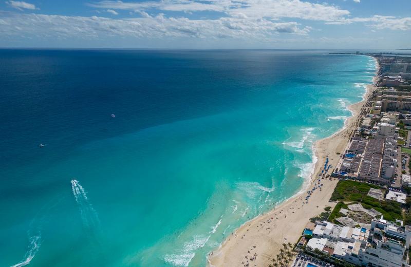Best Time to Visit Cancún: Dry Season, Sargassum, Hurricanes and the Spring-Break Question