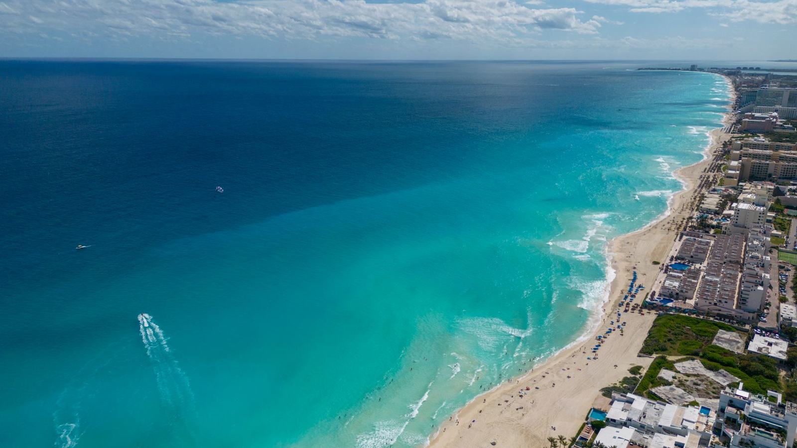 Best Time to Visit Cancún: Dry Season, Sargassum, Hurricanes and the Spring-Break Question