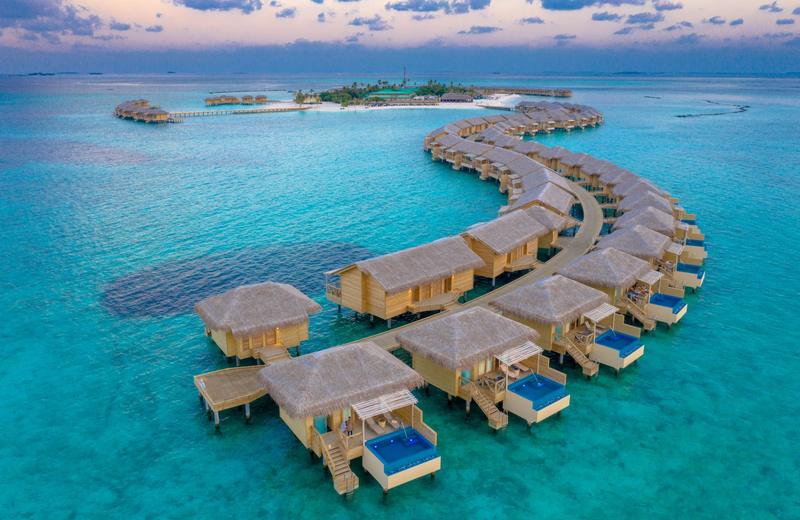 Best Time to Visit the Maldives: Dry Season, Manta Season and the Monsoon Discount