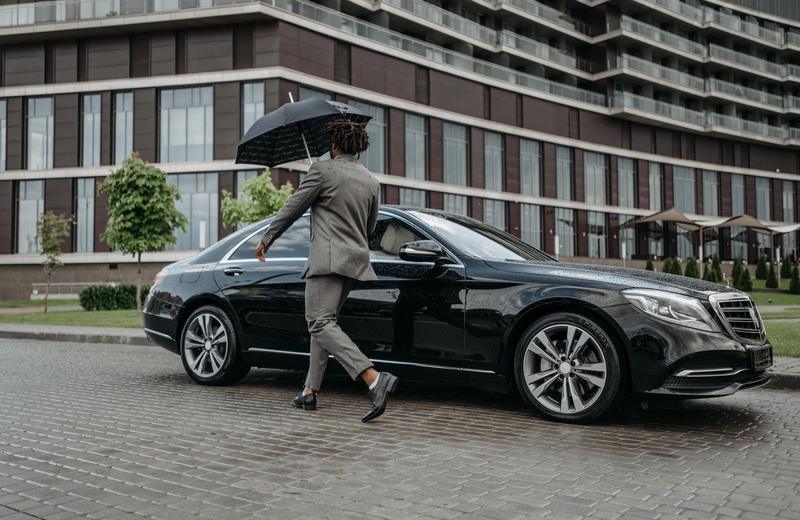 Corporate Car Service: How Business Accounts Work, What They Cost, and What to Ask an Operator