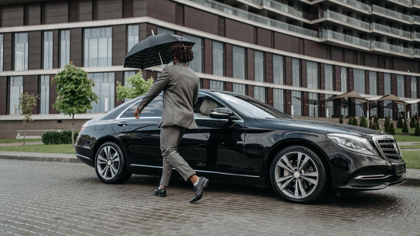 Corporate Car Service: How Business Accounts Work, What They Cost, and What to Ask an Operator