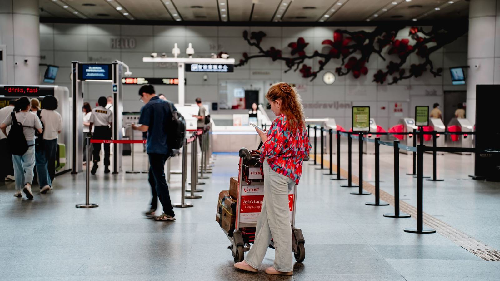 How Early to Get to the Airport for an International Flight: The Real Numbers by Airport and Situation