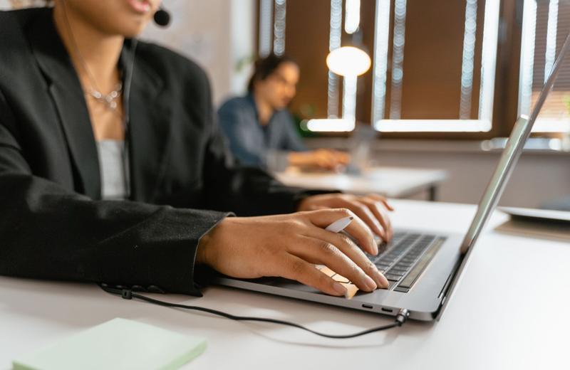 How to Become a Travel Agent: The Paths, the Host Agencies, the Certifications, the Licences and What You Earn