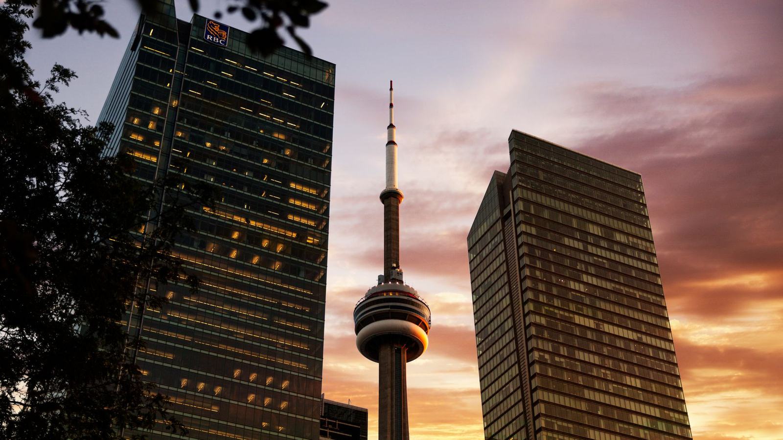 Things to Do in Toronto: The Tower, the Islands, the Neighbourhoods and Niagara