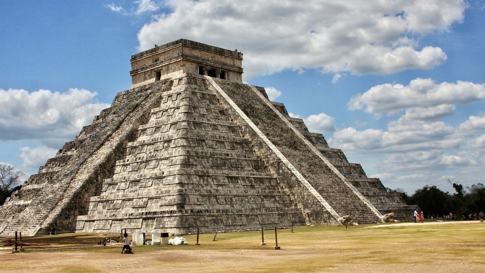 Chichén Itzá from Cancún: El Castillo, the Equinox Serpent and Beating the Coach Crowds