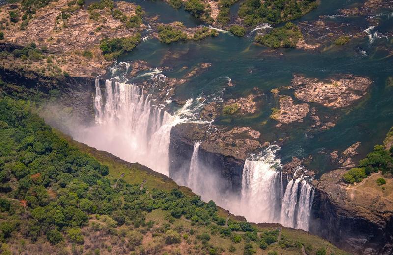 Victoria Falls: The Zimbabwe Side, the Zambia Side and the Devil's Pool Season