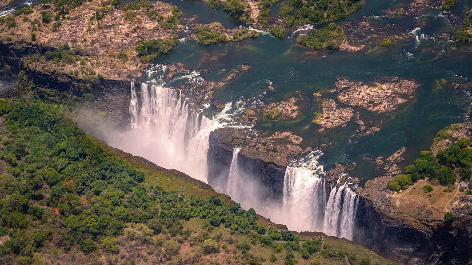Victoria Falls: The Zimbabwe Side, the Zambia Side and the Devil's Pool Season